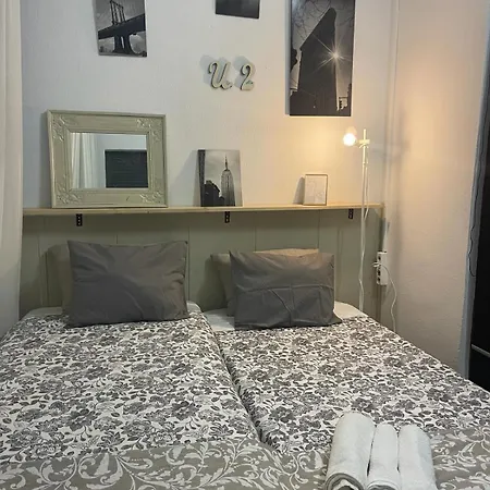 בית אירוח Glass Student-habitacion Doble Privada En Casa Compartida-uebica2 מאיירנה דל אלחראפה
