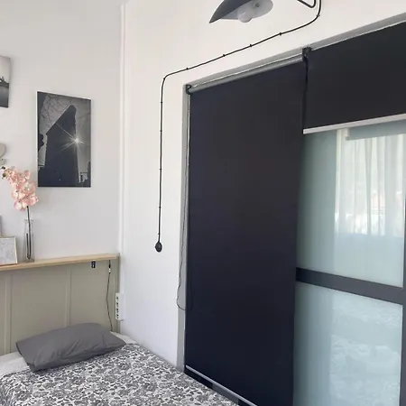 Glass Student-habitacion Doble Privada En Casa Compartida-uebica2 בית אירוח