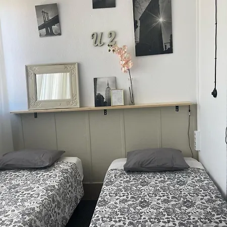 בית אירוח Glass Student-habitacion Doble Privada En Casa Compartida-uebica2 מאיירנה דל אלחראפה