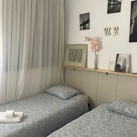 Glass Student-habitacion Doble Privada En Casa Compartida-uebica2 בית אירוח *