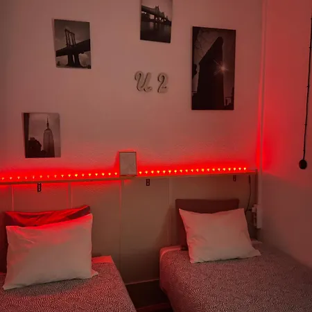 Glass Student-habitacion Doble Privada En Casa Compartida-uebica2 בית אירוח