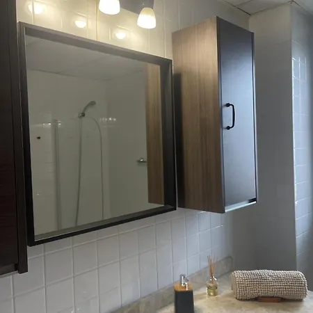 Glass Student-habitacion Doble Privada En Casa Compartida-uebica2 בית אירוח *
