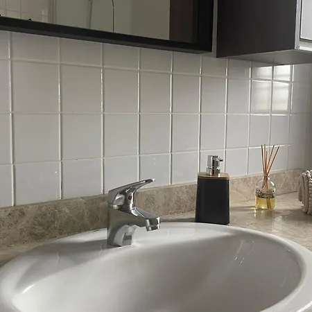 Glass Student-habitacion Doble Privada En Casa Compartida-uebica2 בית אירוח